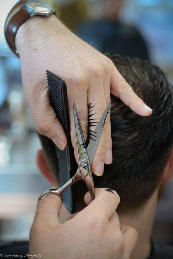 Corte na tesoura com pente
